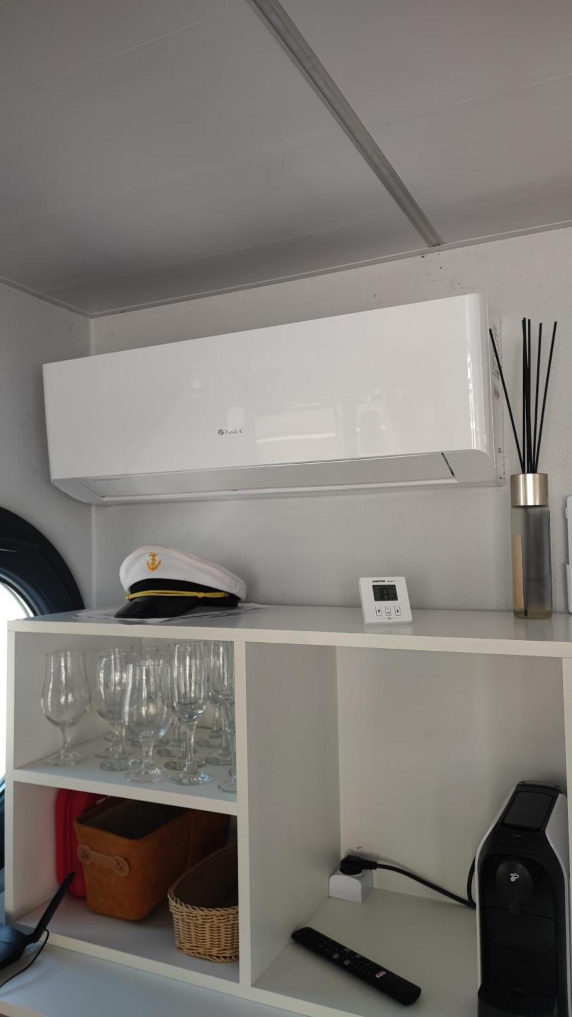 Houseboat Water Boy Apartament Plywajacy Dom Na Wodzie Lodz Lejlighed Wrocław Eksteriør billede