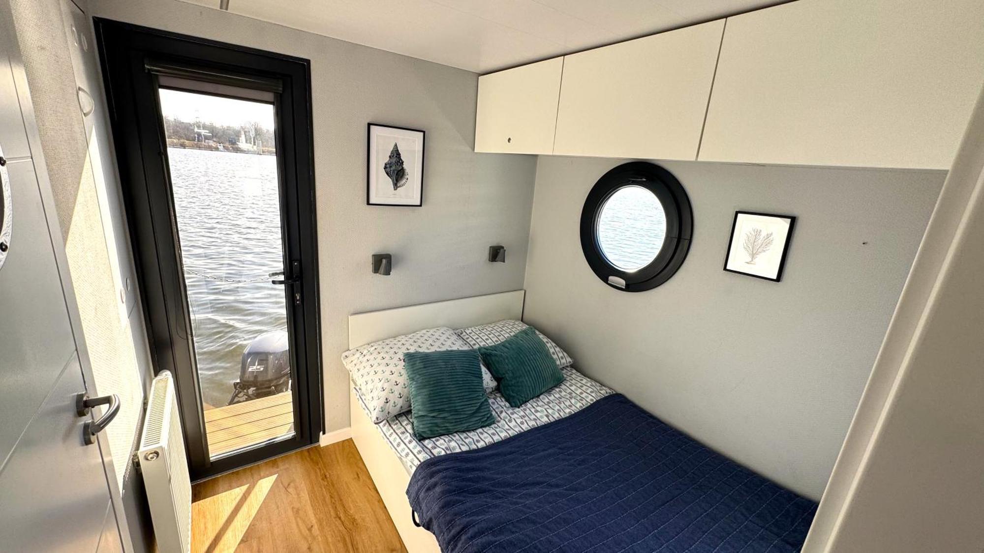 Houseboat Water Boy Apartament Plywajacy Dom Na Wodzie Lodz Lejlighed Wrocław Eksteriør billede