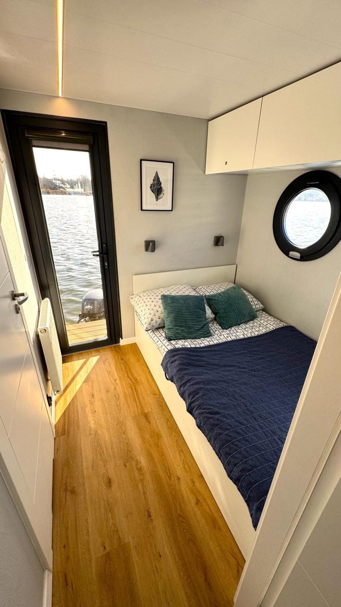 Houseboat Water Boy Apartament Plywajacy Dom Na Wodzie Lodz Lejlighed Wrocław Eksteriør billede