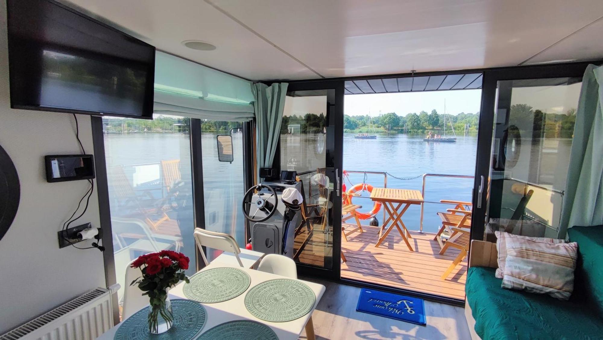 Houseboat Water Boy Apartament Plywajacy Dom Na Wodzie Lodz Lejlighed Wrocław Eksteriør billede